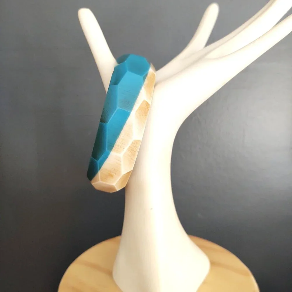 Blue and beige faceted resin bangle